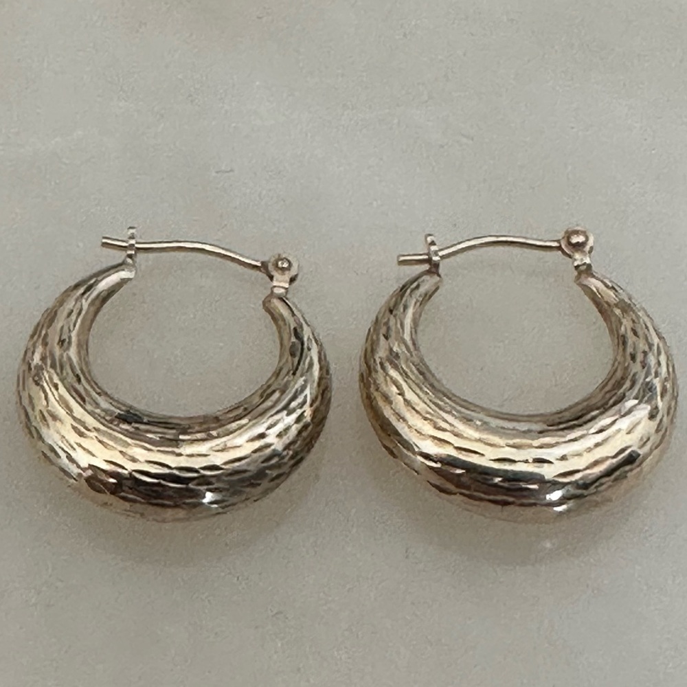 10k Solid Gold Hollowed Hammered Hoop Earrings - Picture 4 of 15
